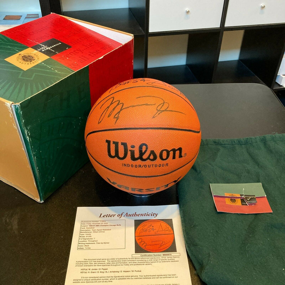 1990-91 Chicago Bulls NBA Champs Team Signed Basketball Michael Jordan UDA & JSA