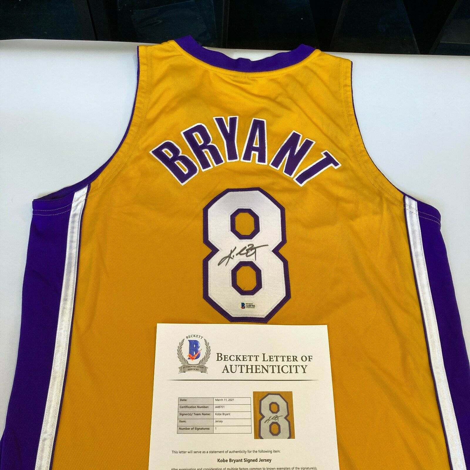 Kobe Bryant Signed Nike Los Angeles Lakers Shooting Shirt Jersey JSA COA