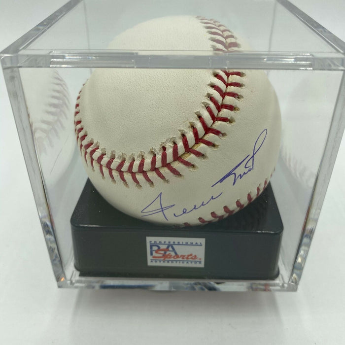 Willie Mays Signed Major League Baseball PSA DNA Graded MINT 9.5 10 Auto