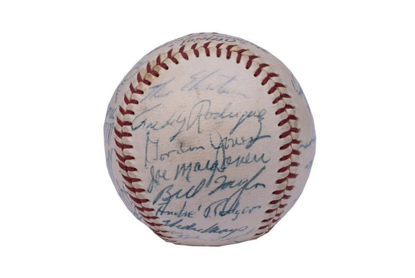 Willie Mays 1957 New York Giants Final Season Team Signed Baseball Beckett COA