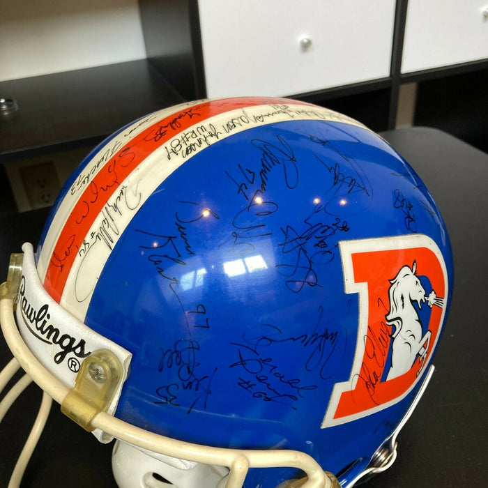 1988 Denver Broncos Team Signed Game Used Helmet With John Elway 57 Si — Showpieces Sports 1988 Denver Broncos Team Signed Game Used Helmet With John Elway 57 Si — Showpieces Sports