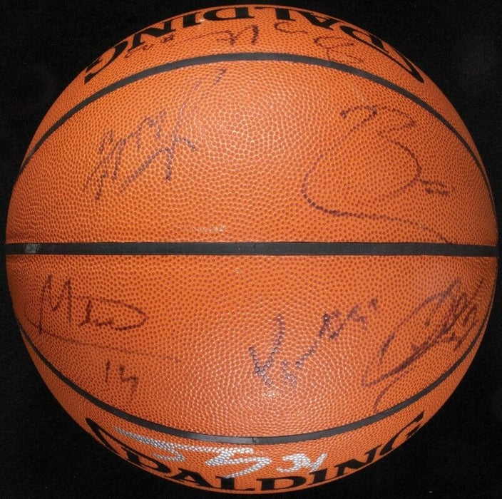 Kobe Bryant 2003-04 Los Angeles Lakers Team Signed NBA Basketball PSA DNA COA
