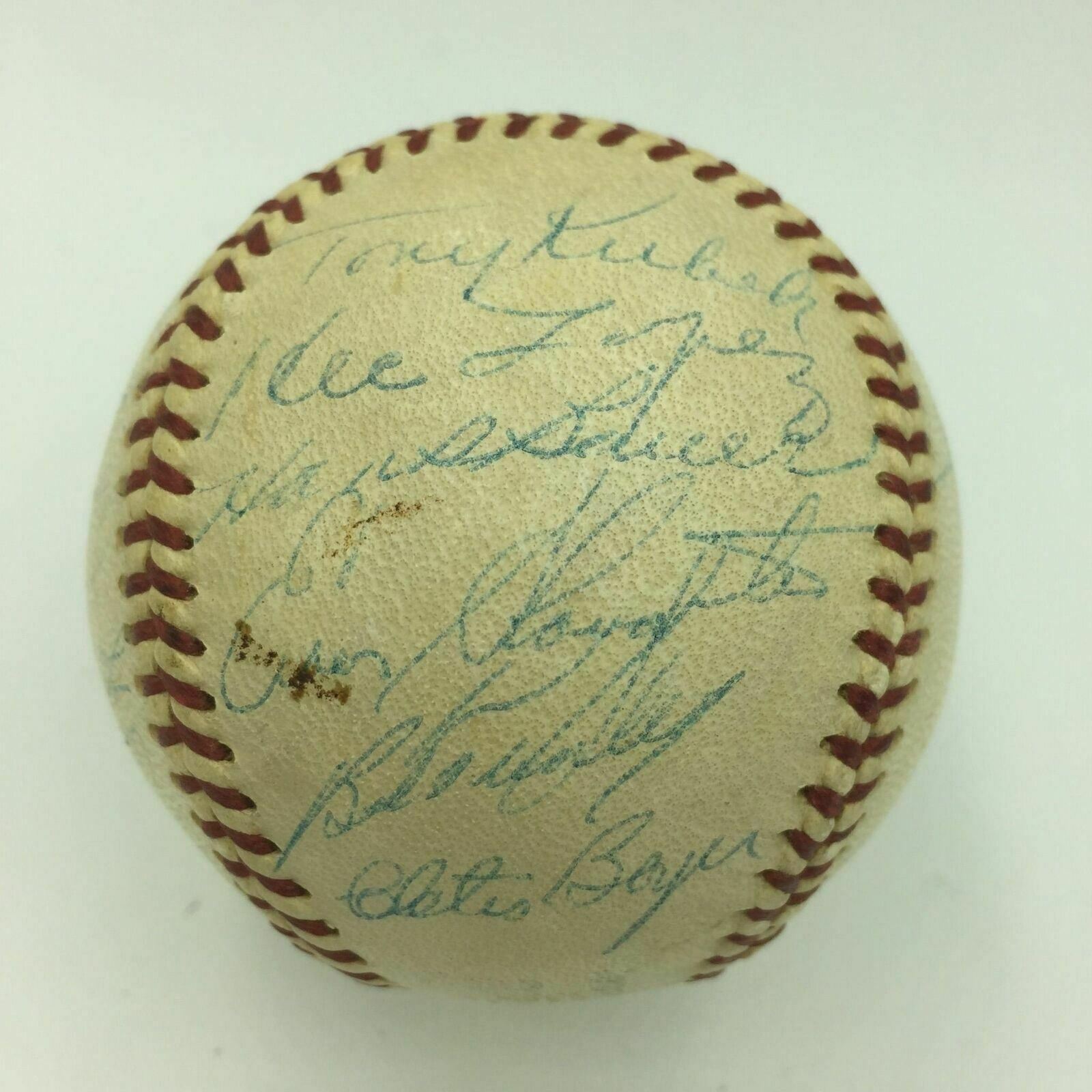 Lot - SIGNED 1964 New York Yankees Team Baseball (Mickey Mantle, Roger  Maris Yogi Berra, Ed Whitey Ford, Etc..)