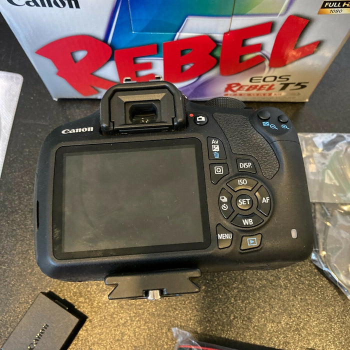 Canon EOS REBEL T5 18.0MP w/18-55 IS II Lens Camera Only Used Once