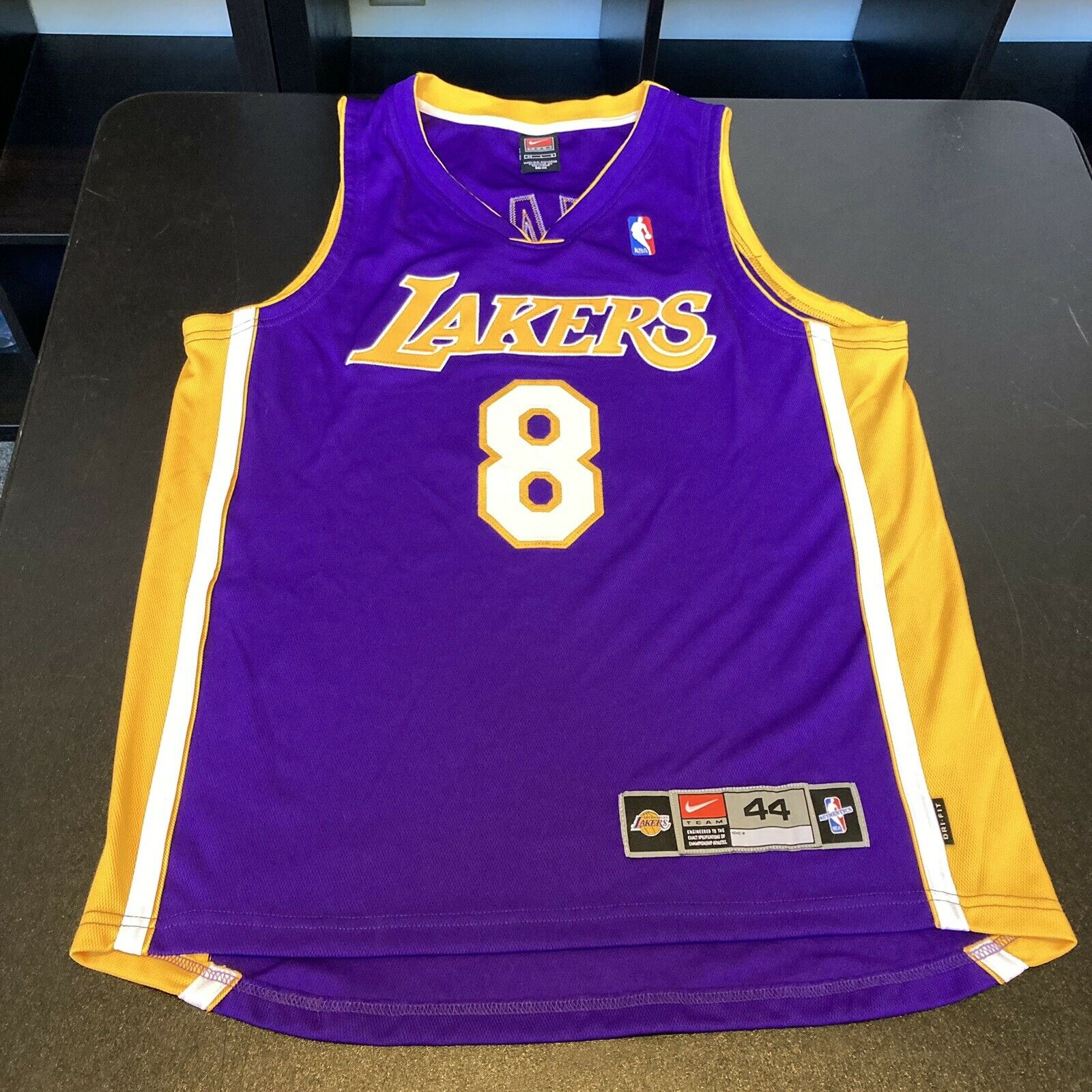 Kobe Bryant Signed 2010-11 Los Angeles Lakers Game Issued #24 Jersey  Beckett COA
