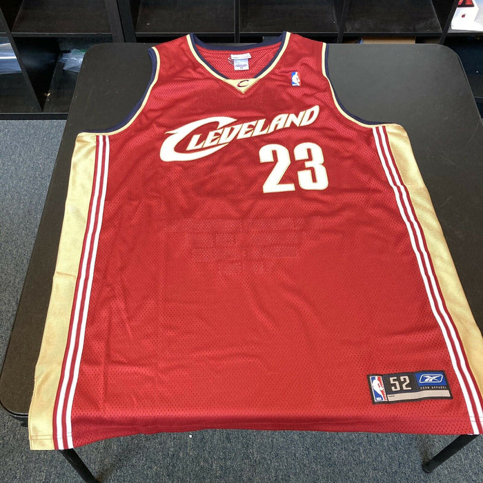 Lebron James 2004 Rookie Of The Year Signed Cleveland Cavaliers Jersey —  Showpieces Sports