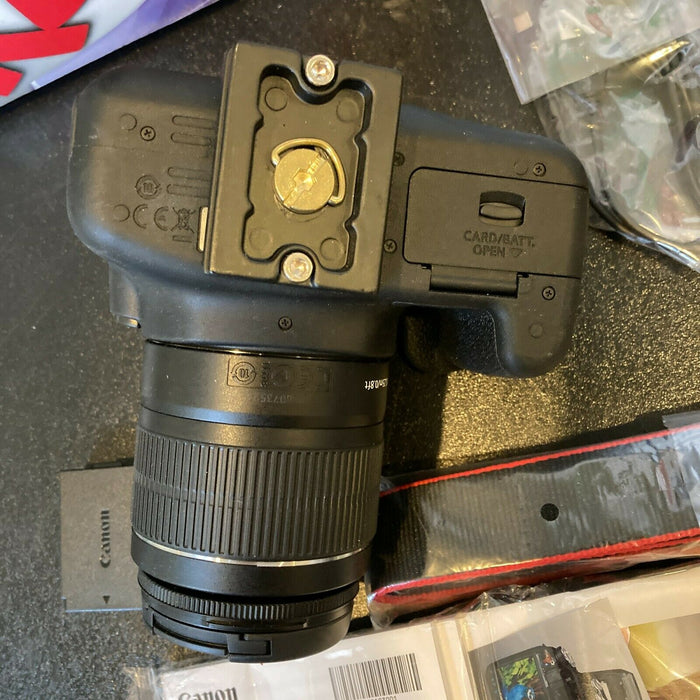 Canon EOS REBEL T5 18.0MP w/18-55 IS II Lens Camera Only Used Once