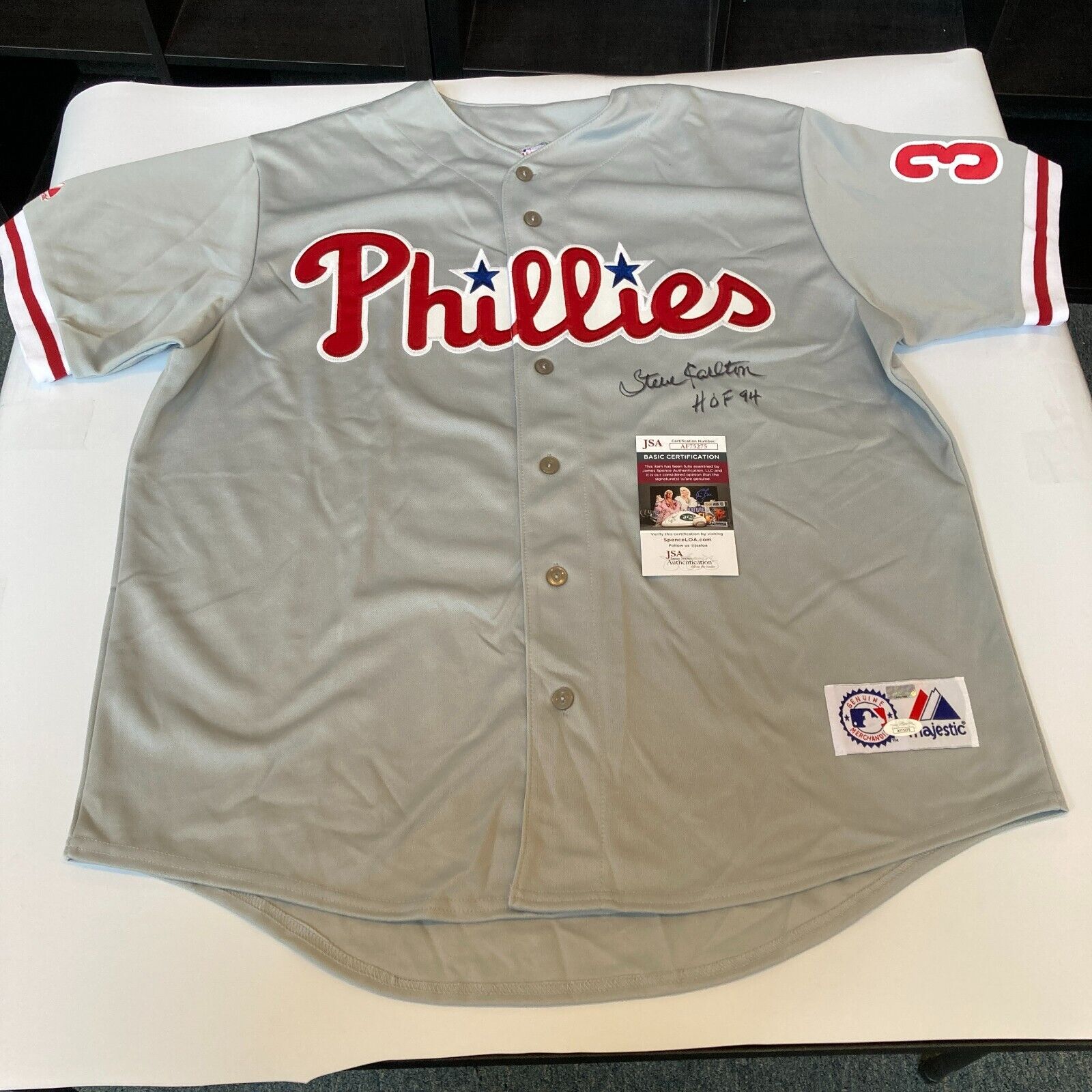 Steve Carlton Signed Philadelphia Phillies Jersey Inscribed HOF 94 ( –