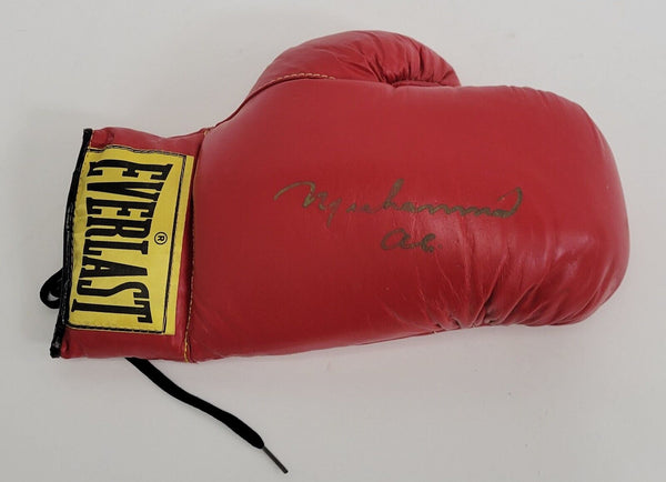 Muhammad Ali Signed Everlast Boxing Glove Beckett COA