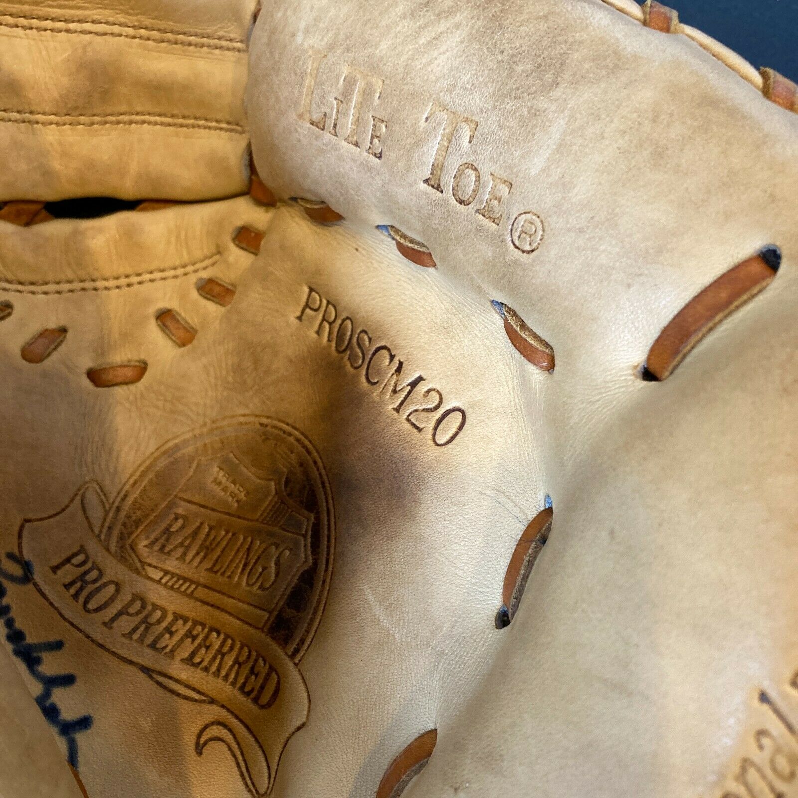 Mariano Rivera Autographed Rawlings Pro-Model Glove Pro-R42 11 Pro-Model