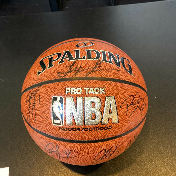 Lebron James 2015-16 Cleveland Cavaliers NBA Champs Team Signed Basketball PSA
