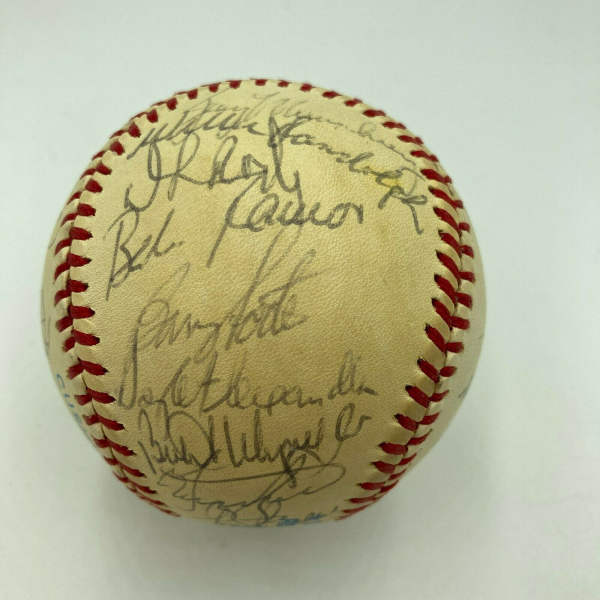 Hake's - 1982 NEW YORK YANKEES TEAM-SIGNED BASEBALL.