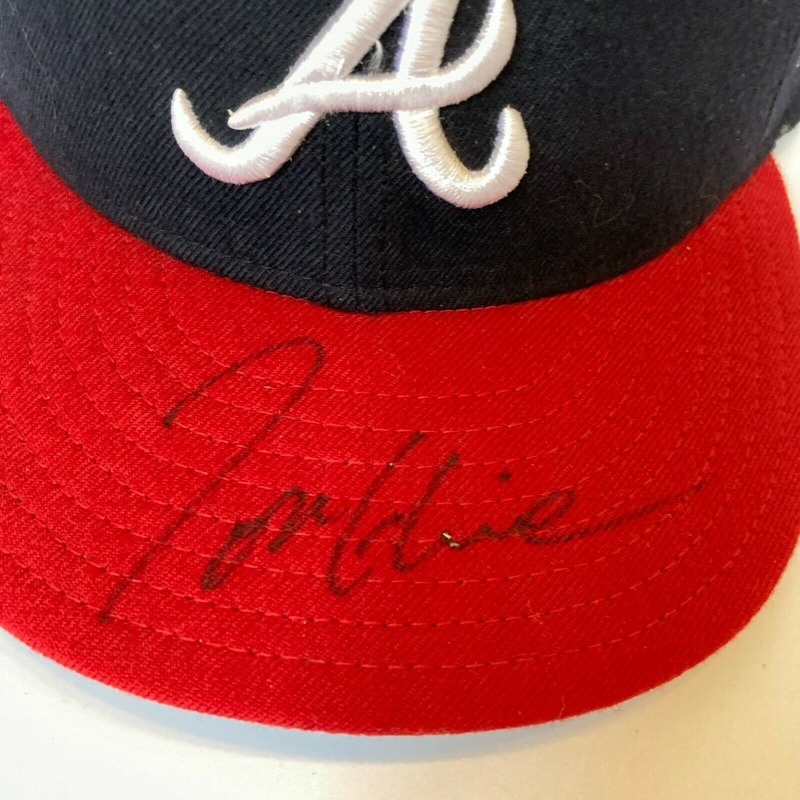 TOM GLAVINE Signed Country Club Golf Cap/Hat at 's Sports