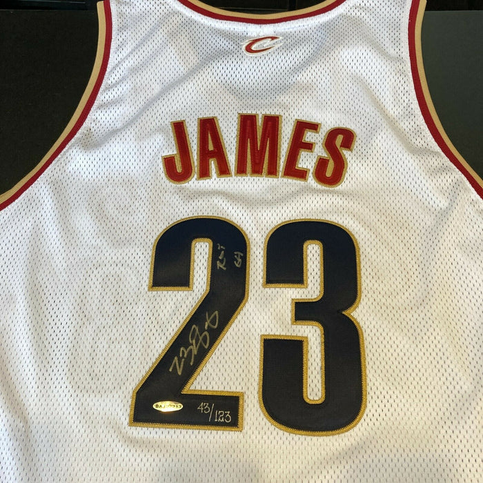 Lebron James 2004 Rookie Of The Year Signed Cleveland Cavaliers Jersey UDA COA