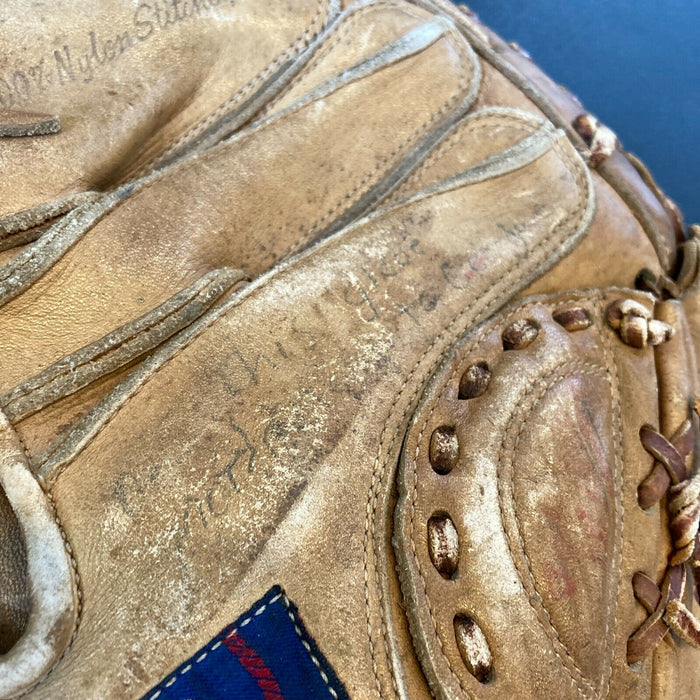 Larry Yogi Berra Signed 1950's Game Model Catchers Mitt Glove Beckett COA