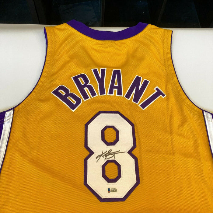 Kobe Bryant 1999 Los Angeles Lakers NBA Champs Team Signed Game Used Jersey  PSA