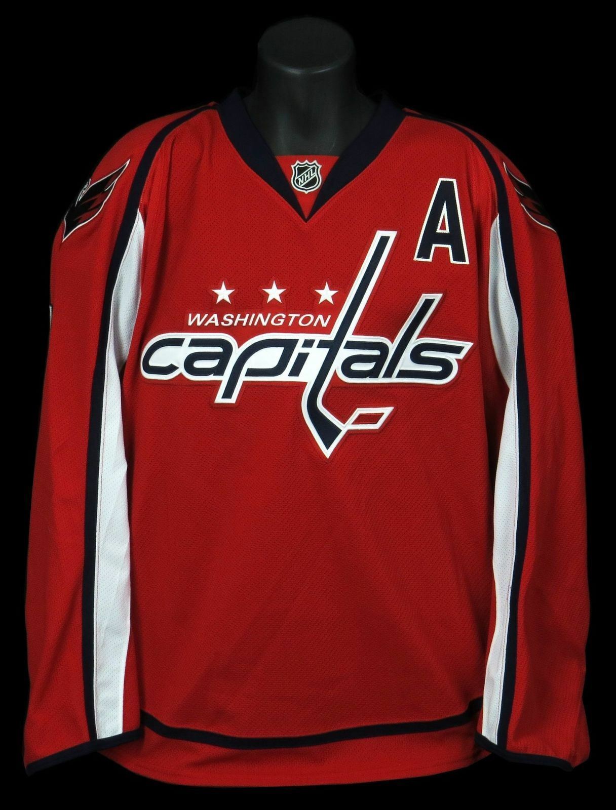 2009-10 Washington Capitals Team Signed Game Jersey Alexander Ovechkin —  Showpieces Sports