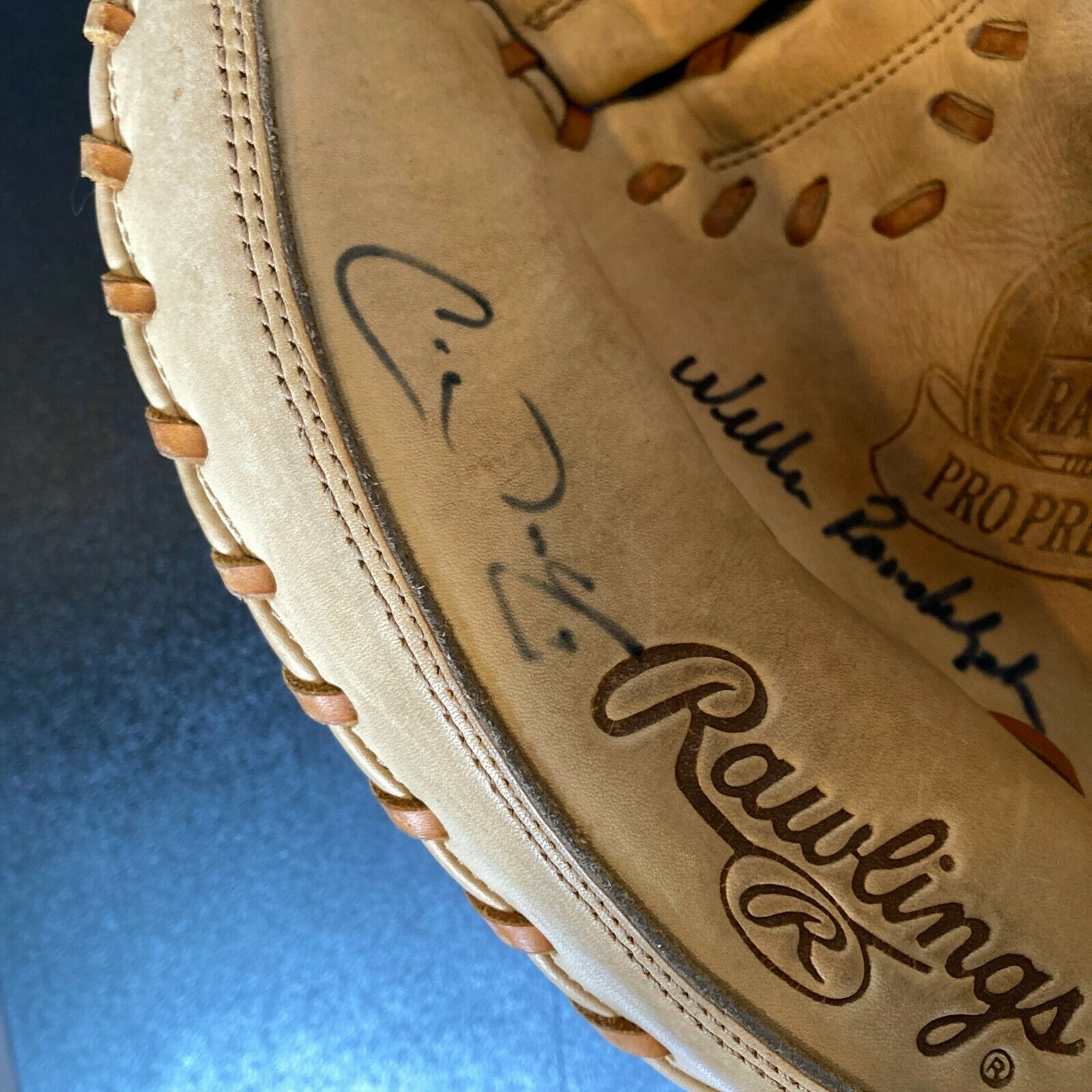 Mariano Rivera Autographed Rawlings Pro-Model Glove Pro-R42 11 Pro-Model