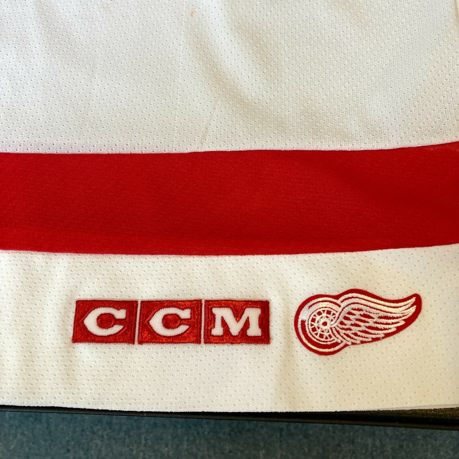 CCM Men's XXL Detroit Red Wings 1997/98 Stanley Cup Champions Custom Jersey