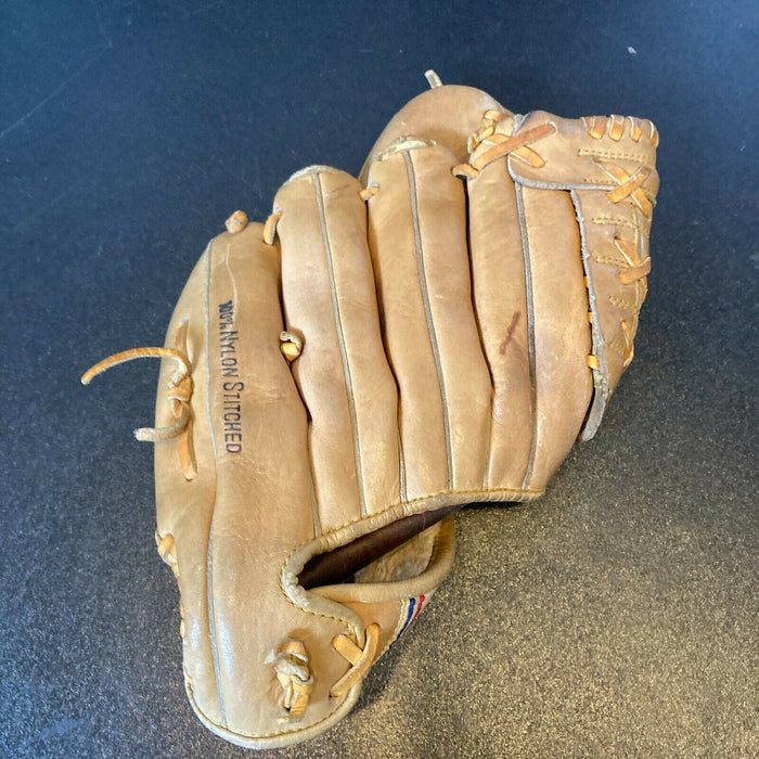 Vintage 1960's Rawlings Chicago Cubs Major League Baseball Glove Mitt
