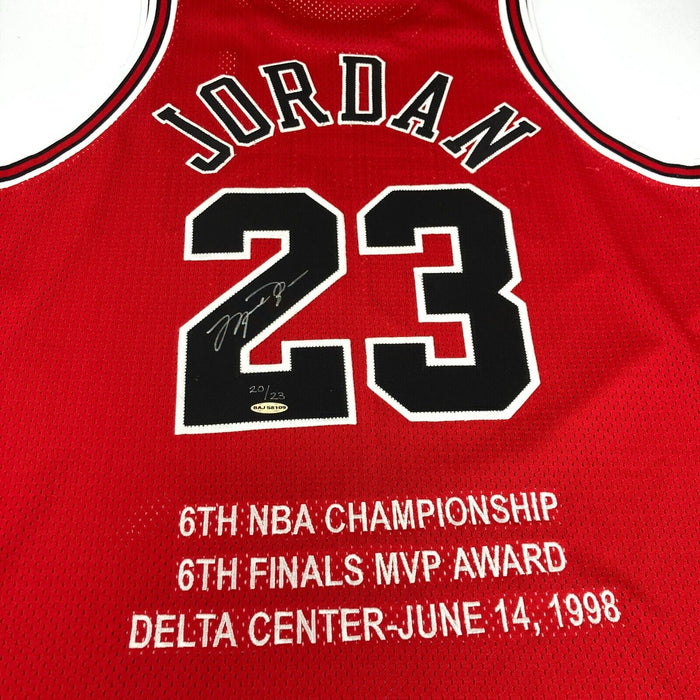 Michael Jordan Signed 1997-98 Pro Cut Chicago Bulls Finals Jersey 20/23 UDA