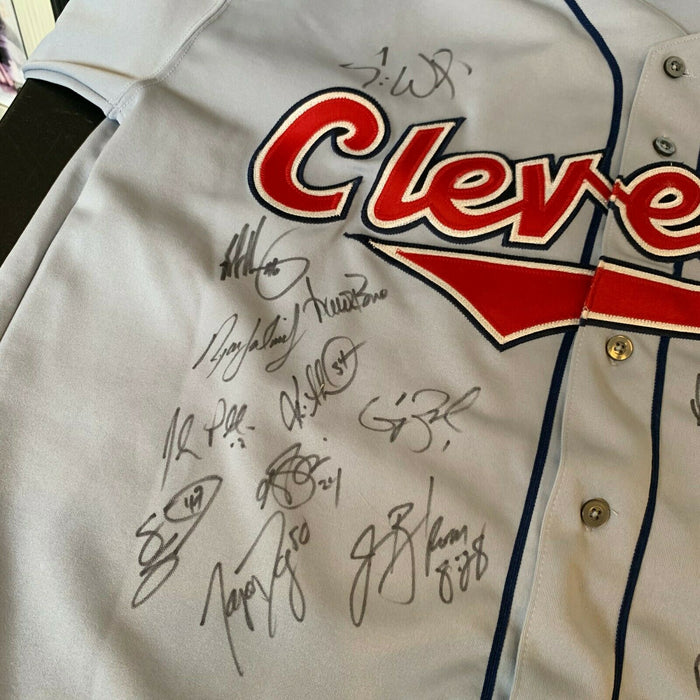 2005 Cleveland Indians Team Signed Authentic Game Model Jersey 23 Sigs