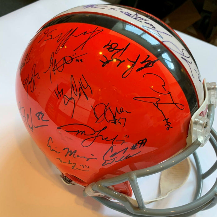 2009-2010 Authentic NFL Cleveland Browns Team Signed Full Size Riddell — Showpieces Sports 2009-2010 Authentic NFL Cleveland Browns Team Signed Full Size Riddell — Showpieces Sports