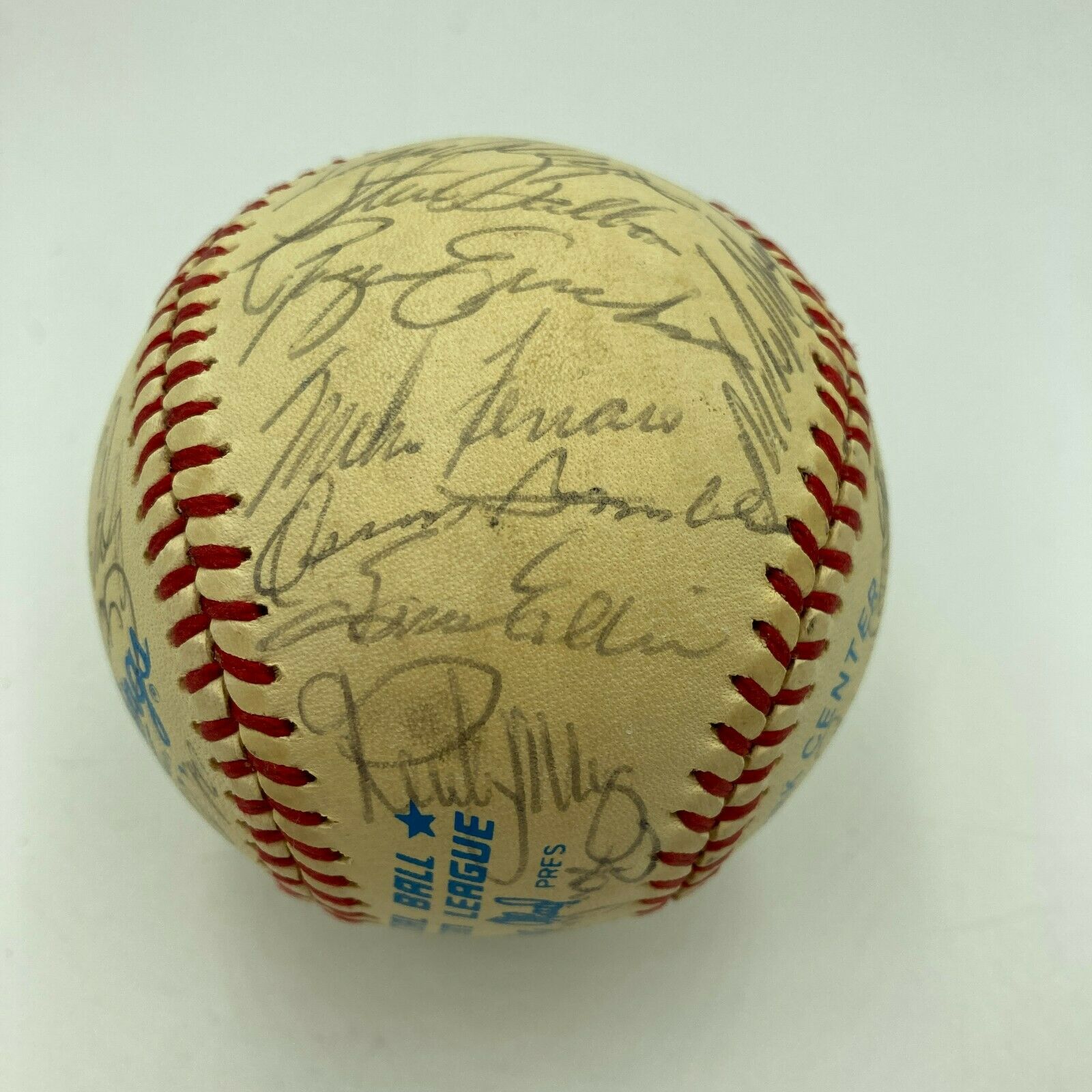 Hake's - 1982 NEW YORK YANKEES TEAM-SIGNED BASEBALL.