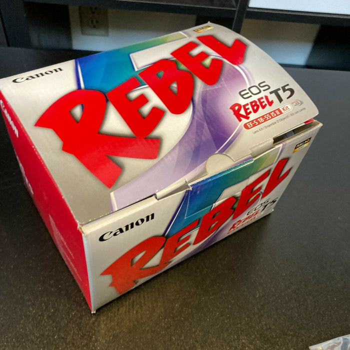 Canon EOS REBEL T5 18.0MP w/18-55 IS II Lens Camera Only Used Once