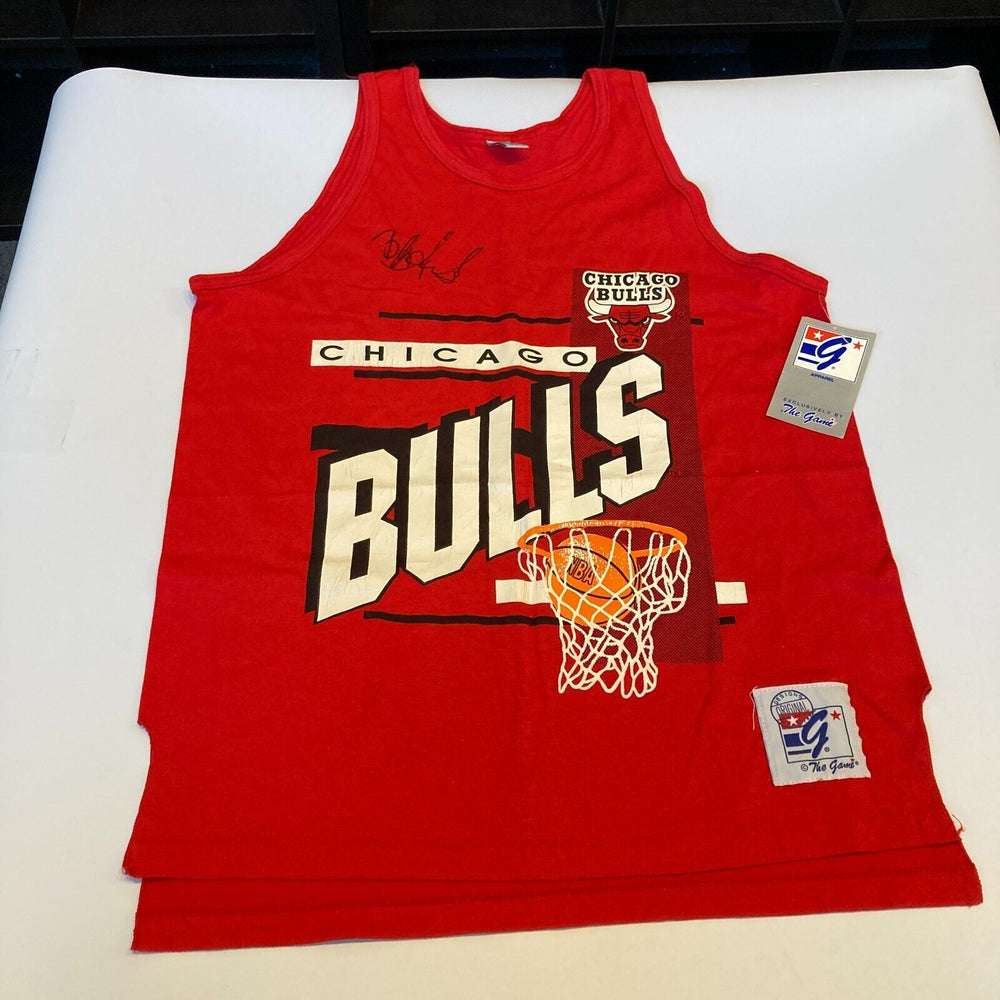 B.J. Armstrong Signed Chicago Bulls Back To Back Champs T-shirt Beckett