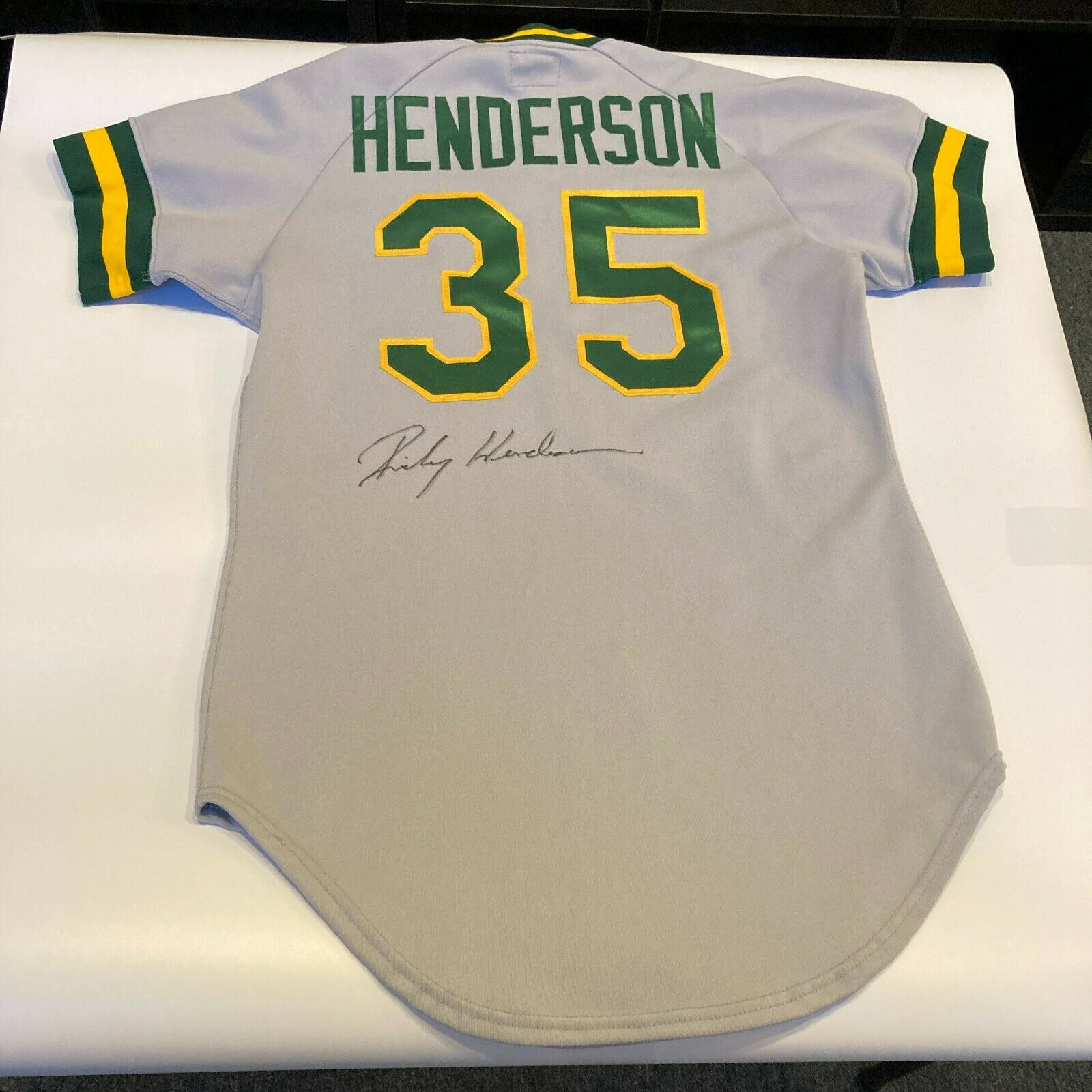 Rickey Henderson Signed Oakland Athletics Jersey. Autographs