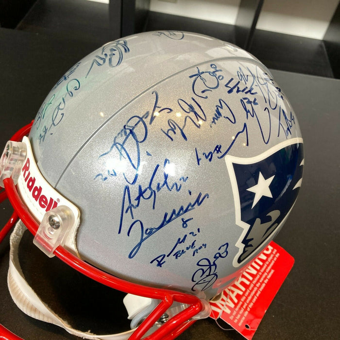 2004 New England Patriots Super Bowl Champs Team Signed Helmet Tom Brady Beckett