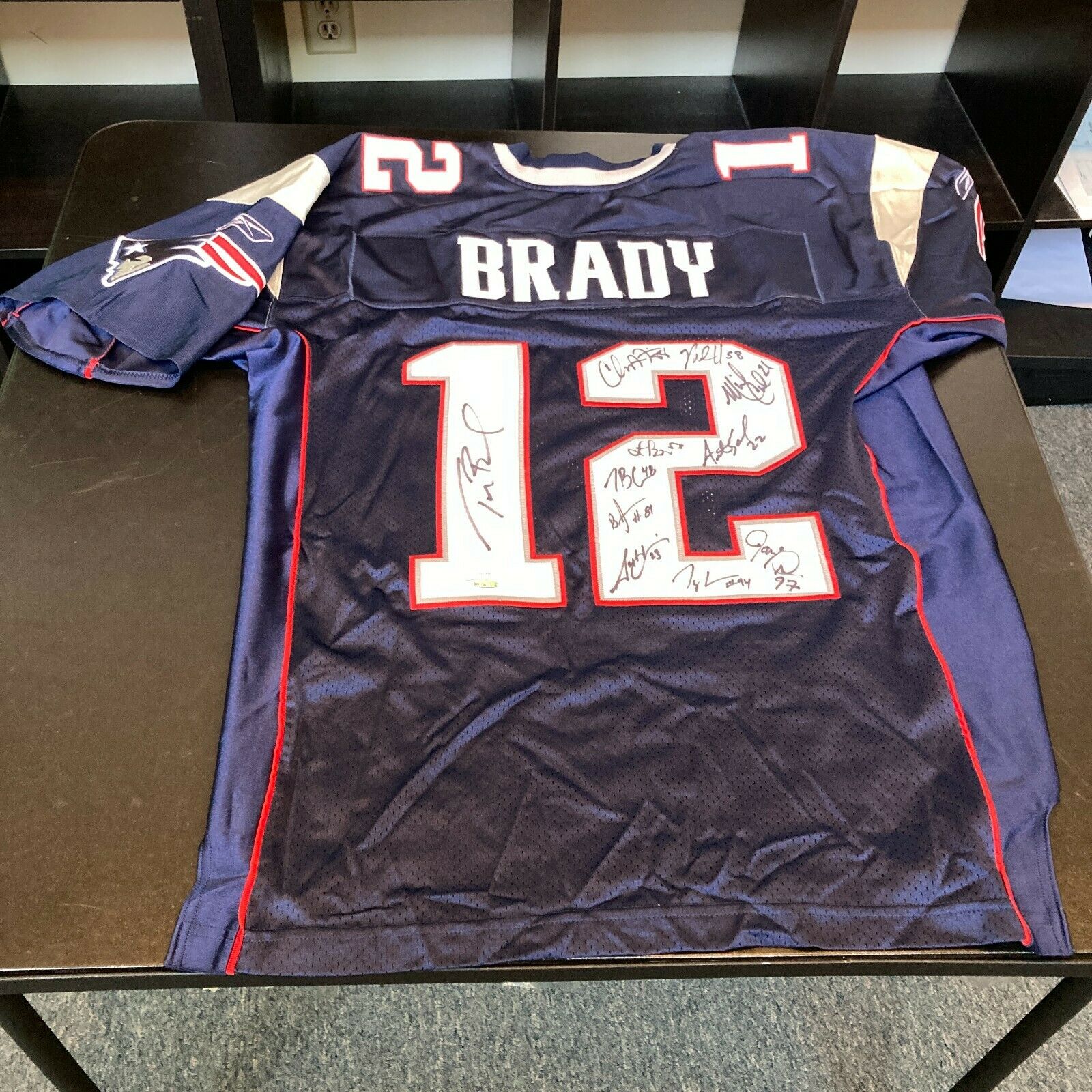 Tom Brady Signed New England Patriots Jersey - CharityStars