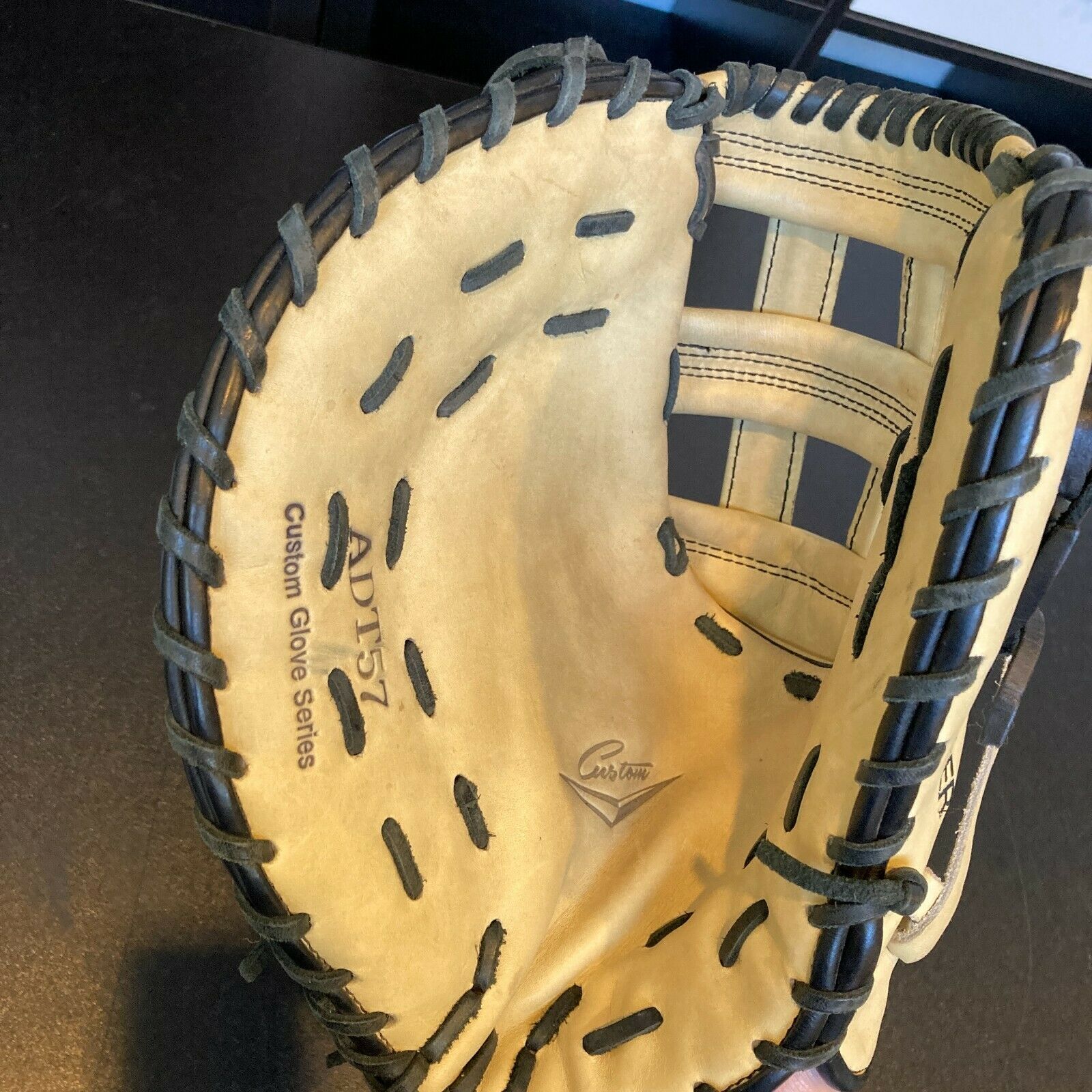 Cody bellinger first base glove sales