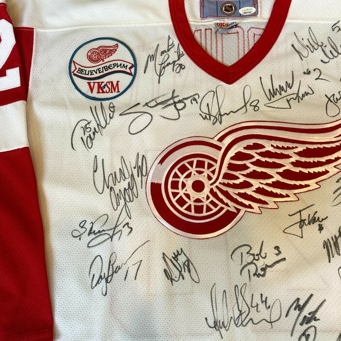 1997-98 Detroit Red Stanley Cup Champs (27) Team Signed Jersey - COA JSA -  Memorabilia Expert