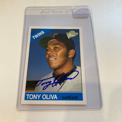 2004 Topps Fan Favorite Tony Oliva Signed Baseball Card Auto