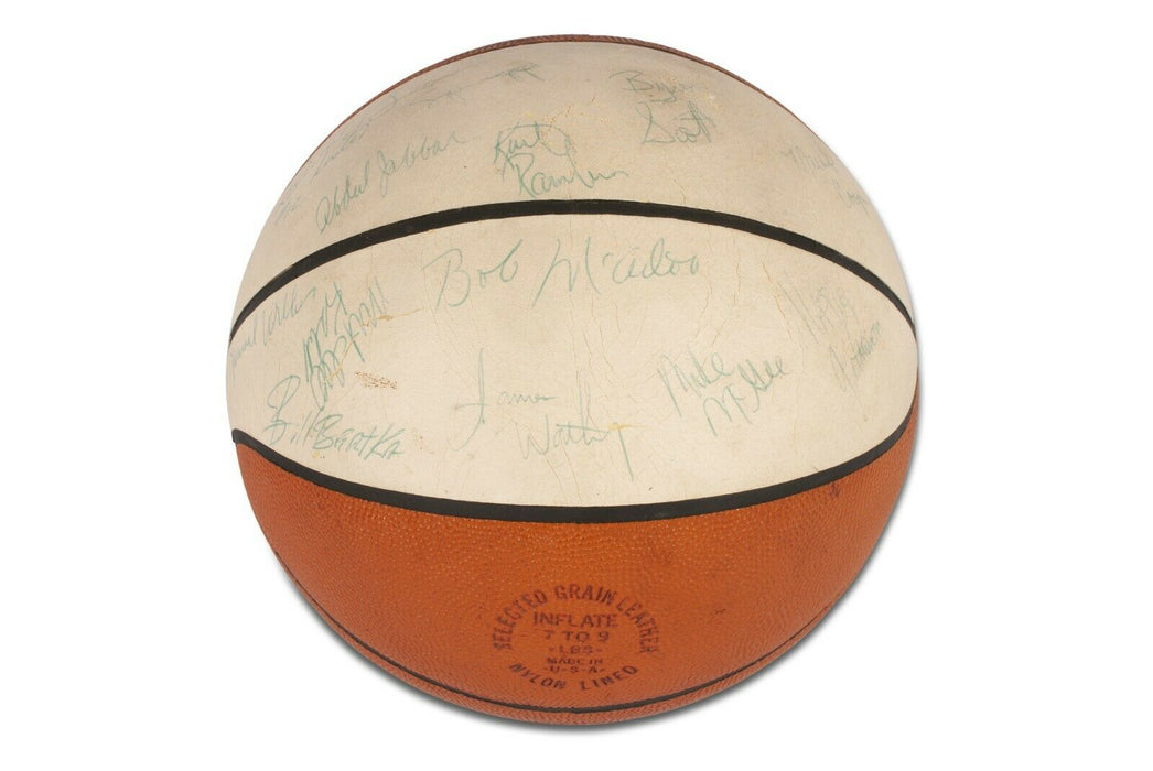 1984-85 Los Angeles Lakers NBA Champs Team Signed Vintage Basketball Beckett COA