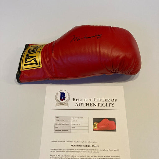 Muhammad Ali Signed Everlast Boxing Glove Beckett COA