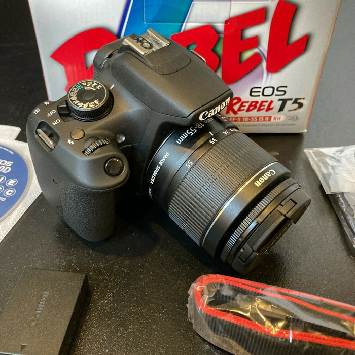 Canon EOS REBEL T5 18.0MP w/18-55 IS II Lens Camera Only Used Once