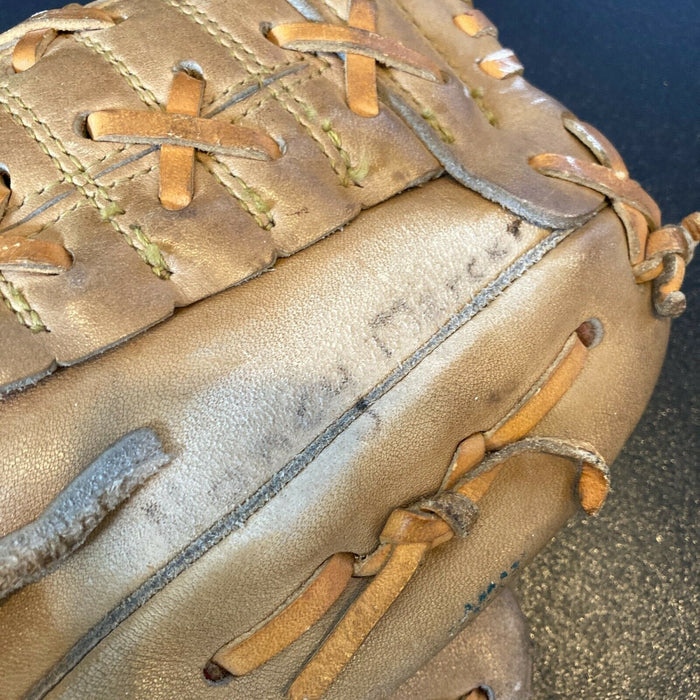 Vintage 1960's Rawlings Chicago Cubs Major League Baseball Glove Mitt