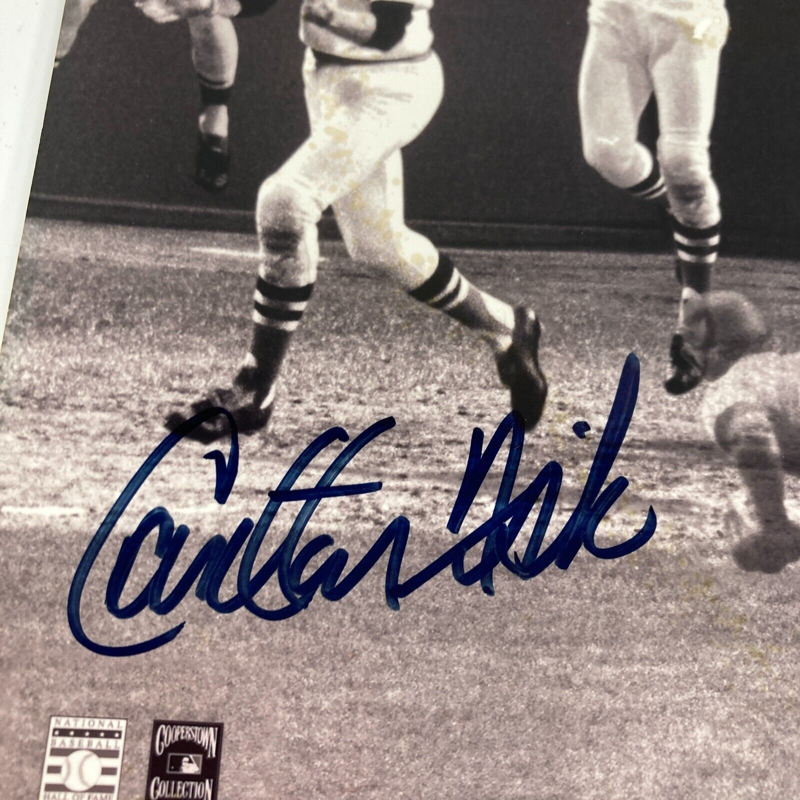 Carlton Fisk Signed October 22, 1975 World Series Home Run 8x10 Photo —  Showpieces Sports