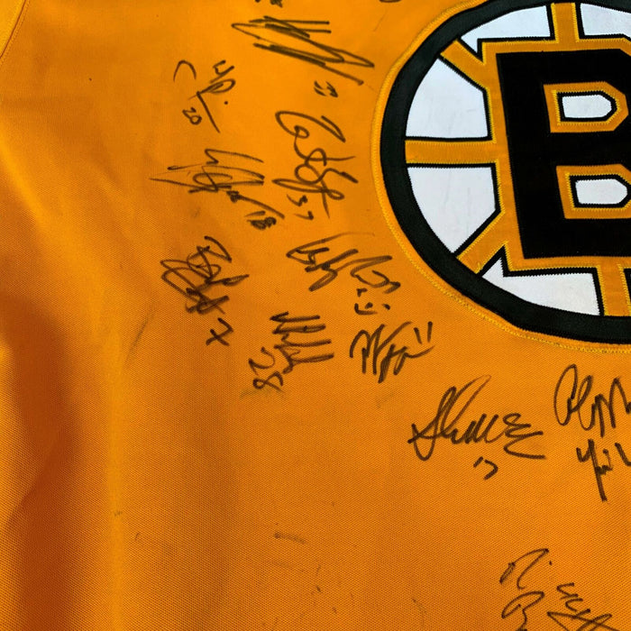 Rare 2005-06 Boston Bruins Team Signed Authentic Jersey 33 Sigs With JSA COA