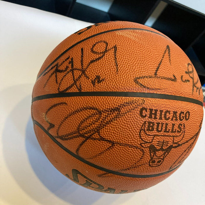 2004-05 Chicago Bulls Team Signed NBA Game Basketball Scottie Pippen JSA COA