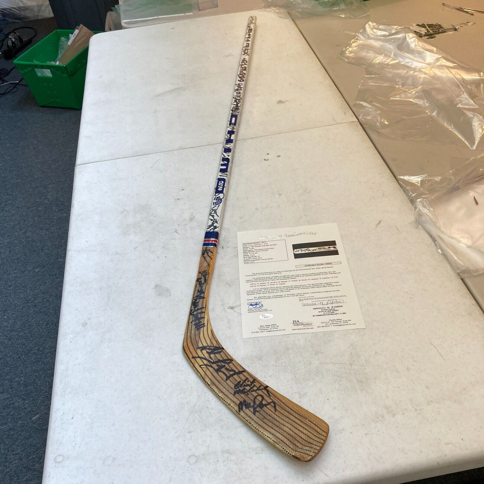 SIGNED BY WAYNE GRETZKY (WITH C.O.A.) EASTON ALUMINUM HOCKEY STICK