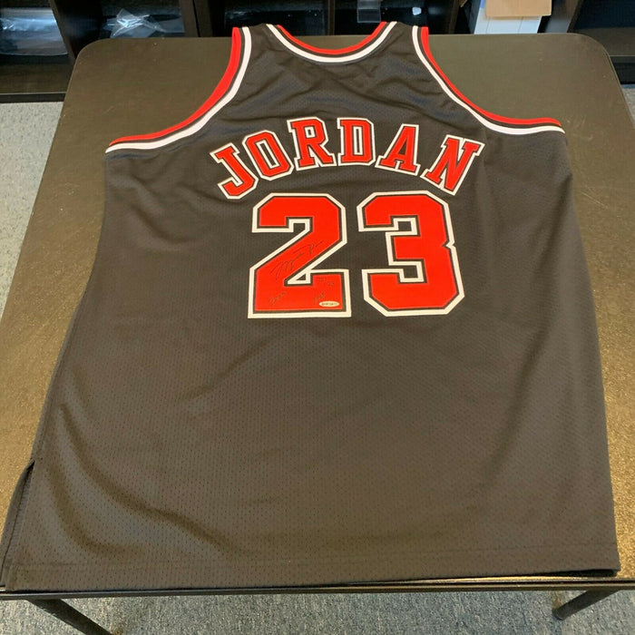 Michael Jordan "Hall Of Fame 2009" Signed Chicago Bulls Jersey UDA Upper Deck