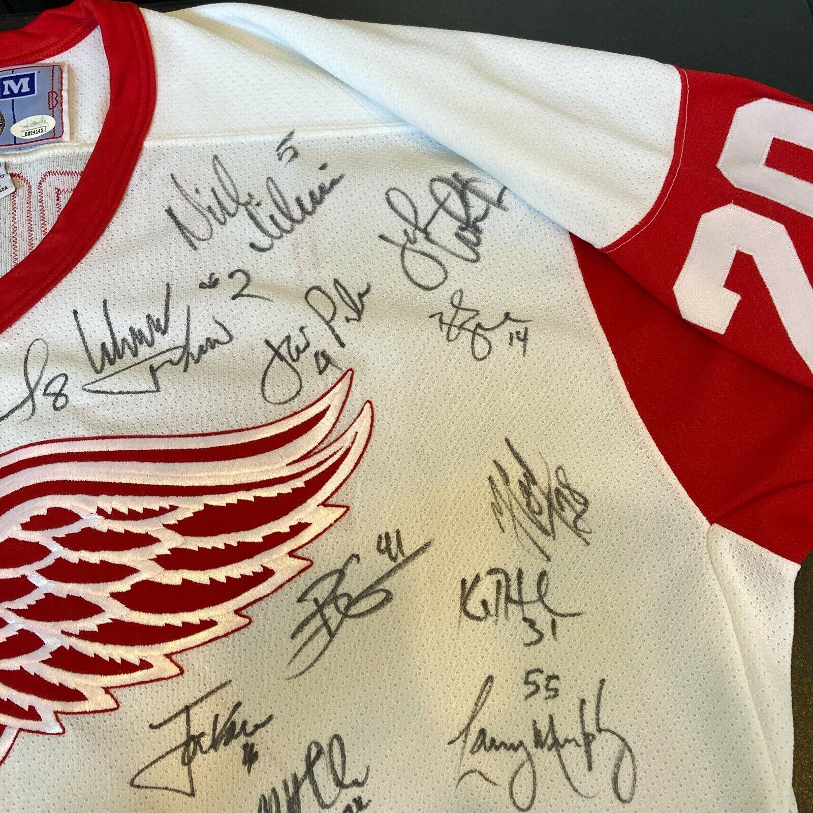 VLADIMIR KONSTANTINOV SIGNED DETROIT RED WINGS JERSEY PSA/DNA AUTHENTICATED