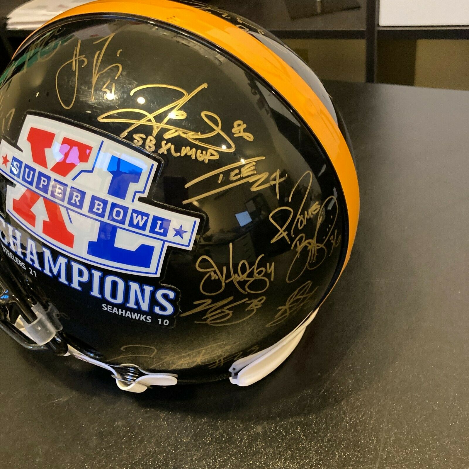 2005 Pittsburgh Steelers Super Bowl Champs Team Signed Super Bowl Helmet