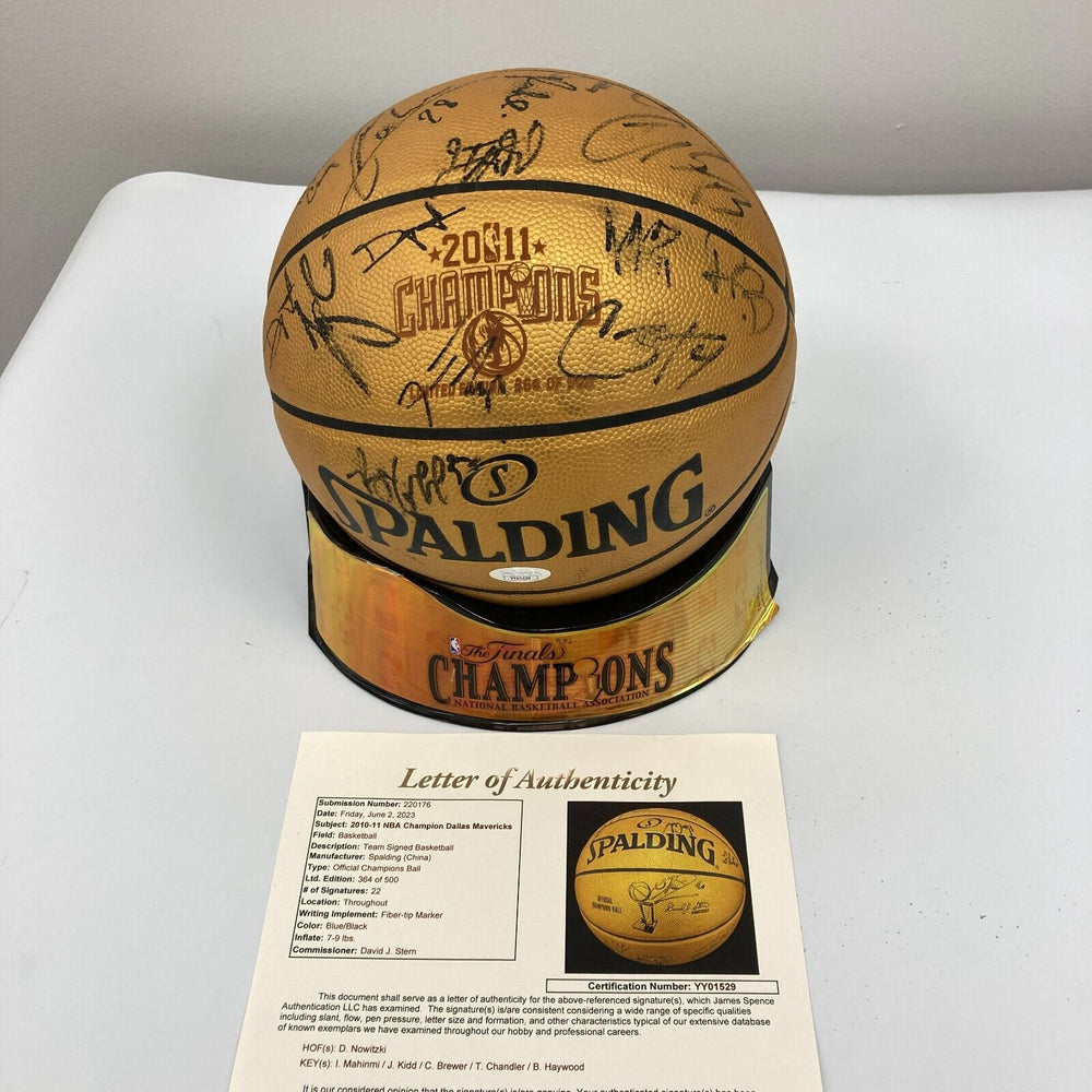2010-11 Dallas Mavericks NBA Champs Team Signed Basketball JSA COA