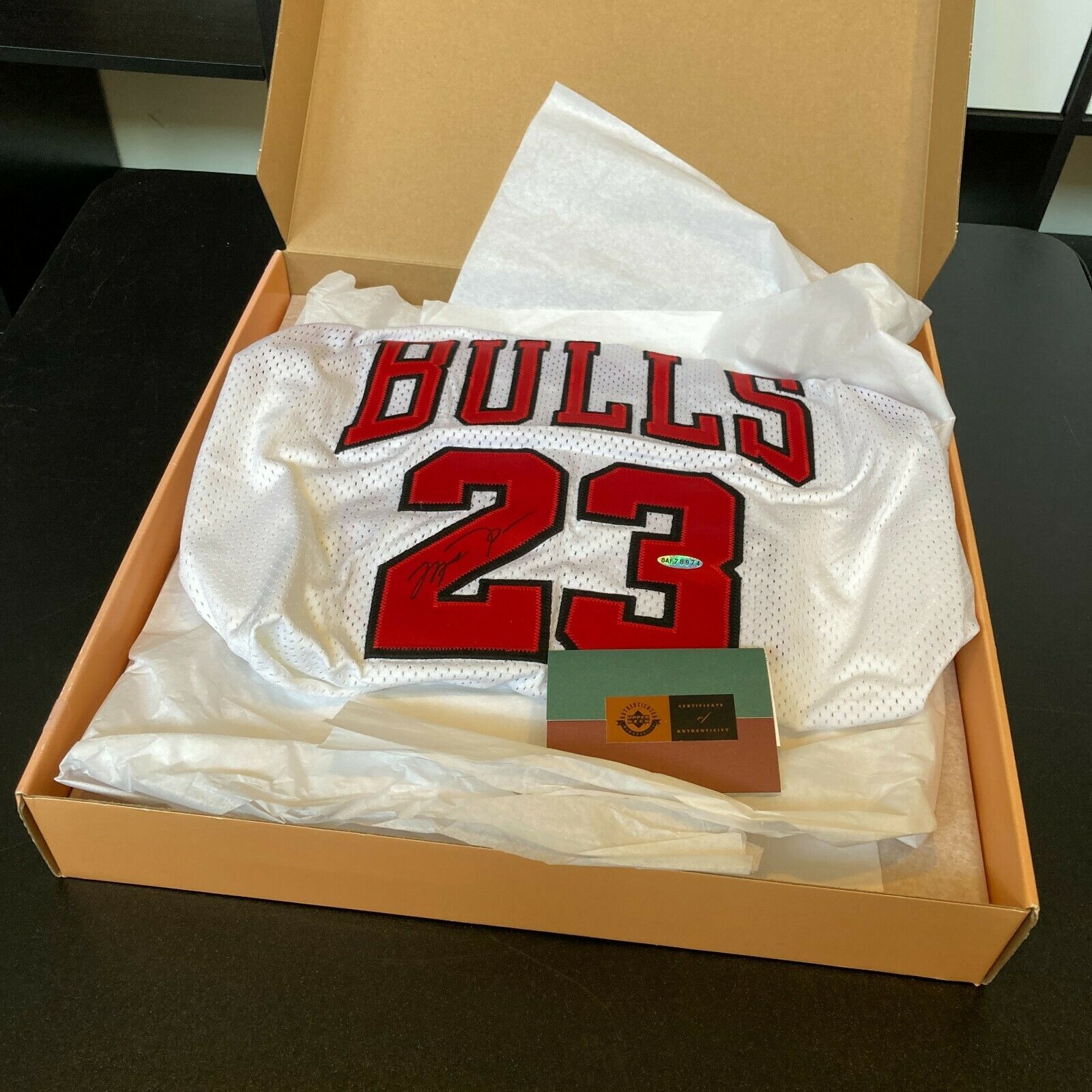 Sports Integrity Michael Jordan Signed Chicago Bulls Red 1998-99 Nike Basketball Jersey UDA