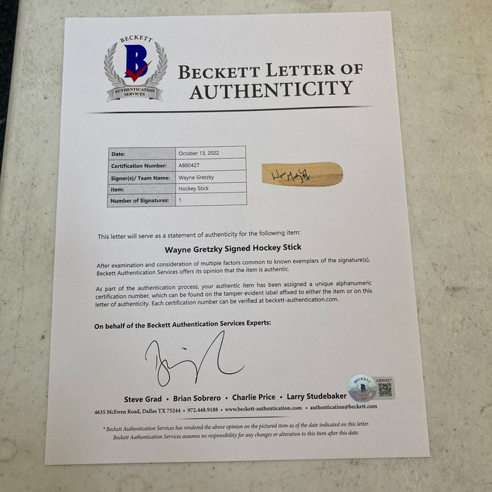 Wayne Gretzky Signed Game Issued Hockey Stick PSA DNA & Beckett COA
